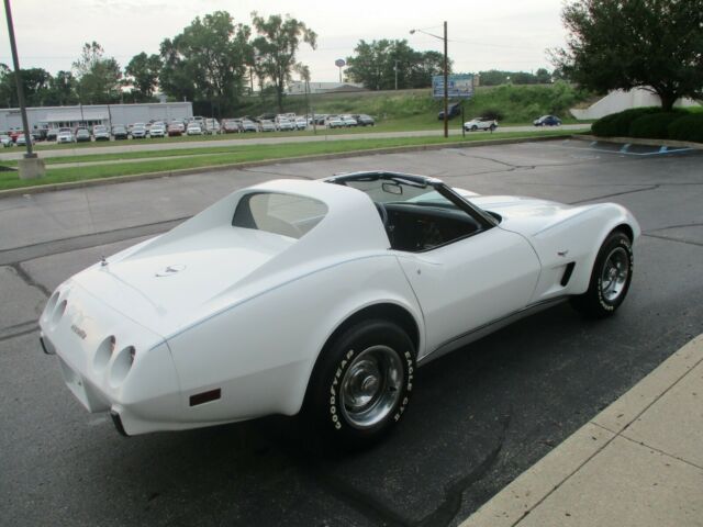 1977 corvette gorgeous - clean as new - must see car - showroom clean - nice !!