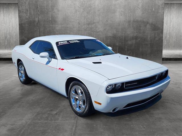 2014 dodge challenger sxt