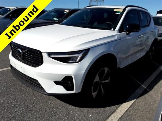 2024 volvo xc40 b5 plus dark