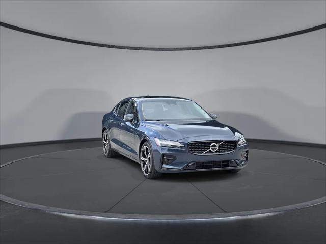 2024 volvo s60 b5 plus dark theme