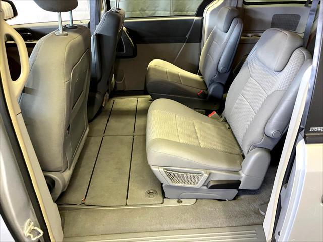 2008 chrysler town & country lx