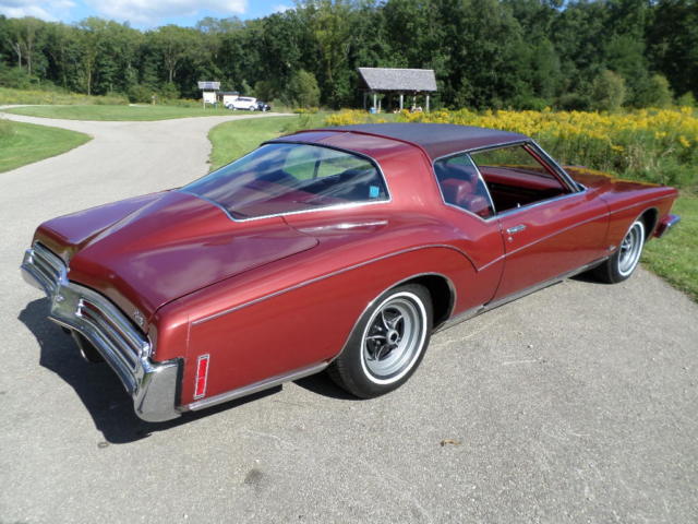 beautiful burgundy 1973 buick riviera!!