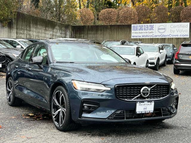2024 volvo s60 b5 plus dark theme