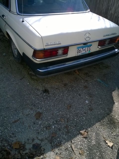 1982 mercdes benz 300d runs and drives