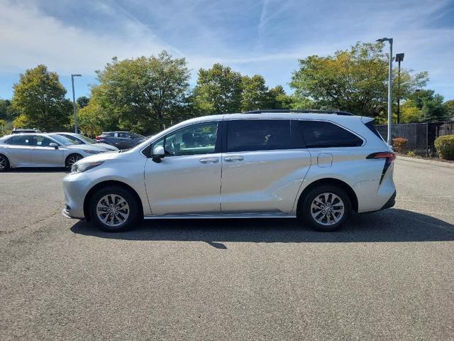 2022 toyota sienna le
