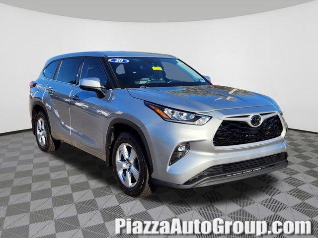 2020 toyota highlander le