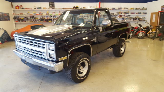 1987 chevrolet k-5 blazer lifted low miles 4x4 5 speed lots of custom feature su