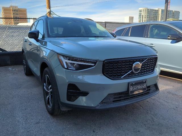 2024 volvo xc40 b5 core bright theme