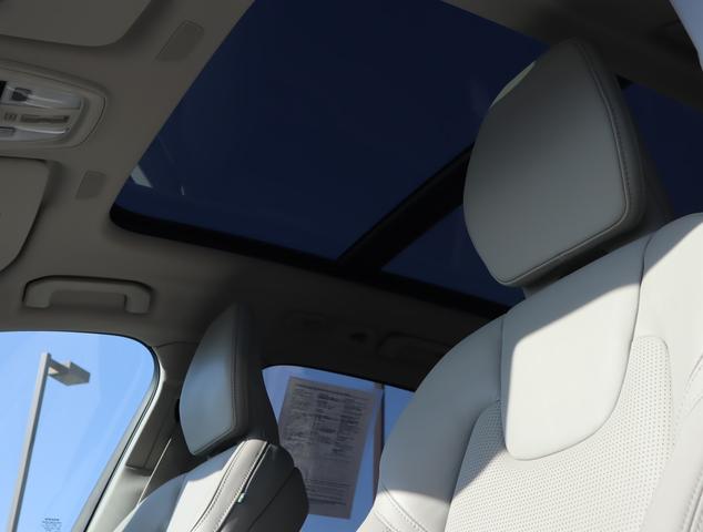 2024 volvo xc60 b5 awd ultimate dark theme