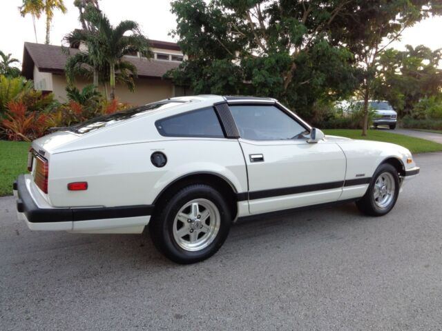 1982 280zx - white / red lea. - 25000mi. - all orig. - mint cond. & garaged 100%