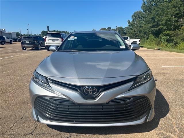 2019 toyota camry le