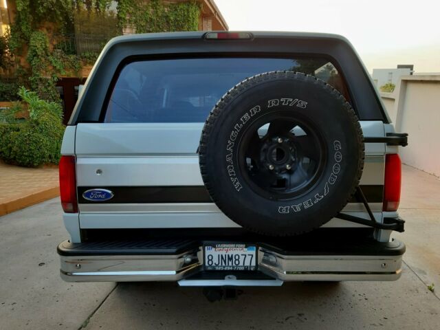 1993 ford bronco xlt excellent overal cond. no rust fully serviced