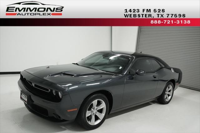2016 dodge challenger sxt