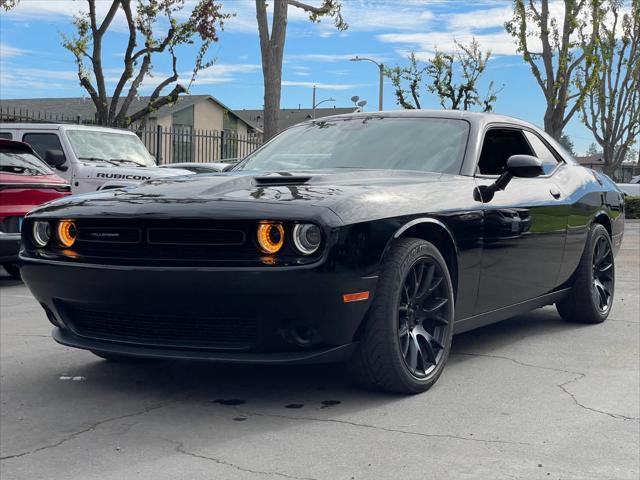2022 dodge challenger sxt