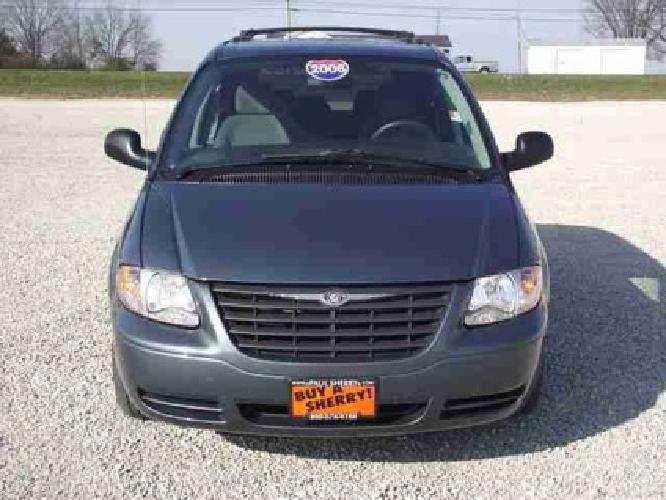 2006 chrysler town & country in piqua, oh