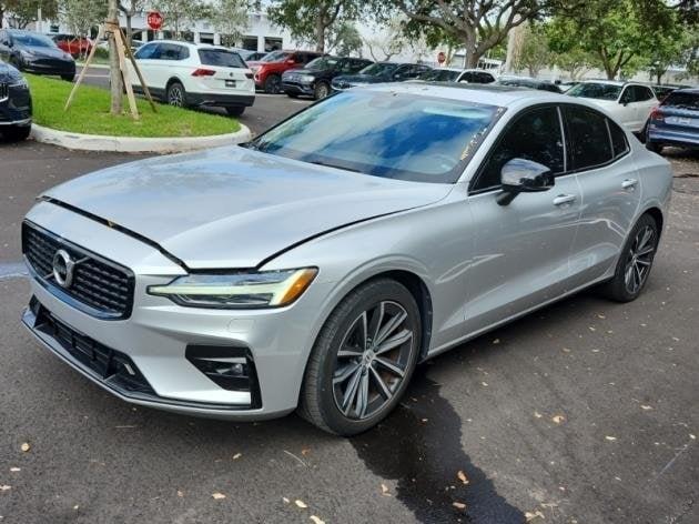 2022 volvo s60 b5 fwd momentum