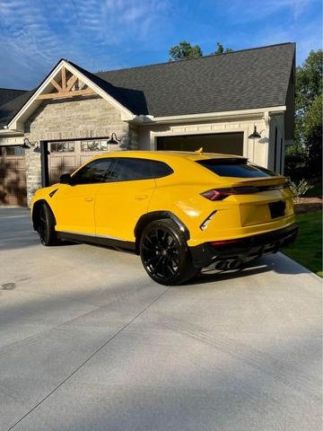 2019 lamborghini urus base