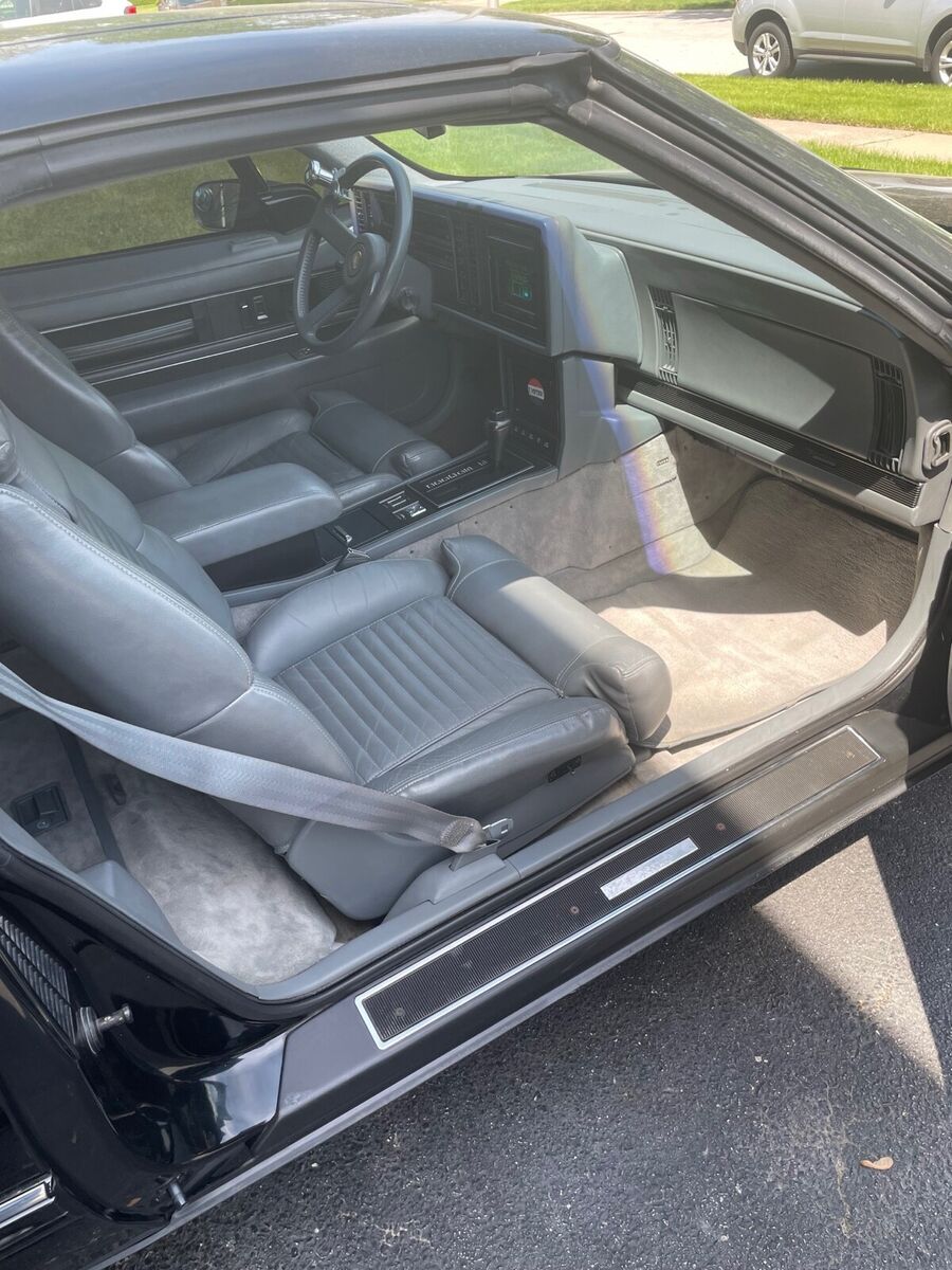1988 buick reatta black