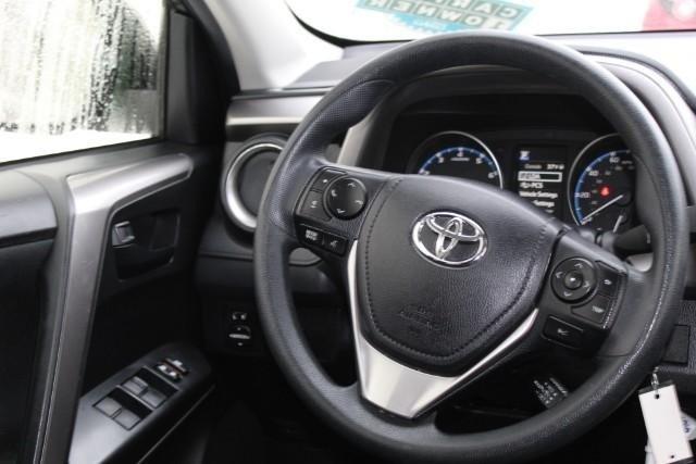 used 2017 toyota rav4 fwd le milwaukee, wi 53221 for sale in milwaukee, wisconsin