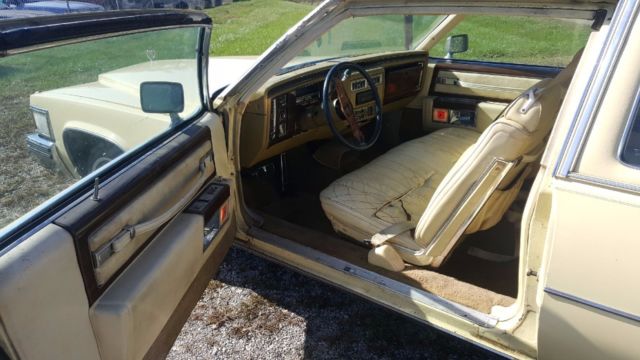 1978 cadillac coupe deville..................classis car!.........needs restored