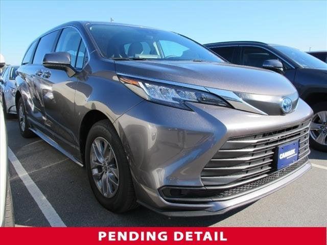2023 toyota sienna le