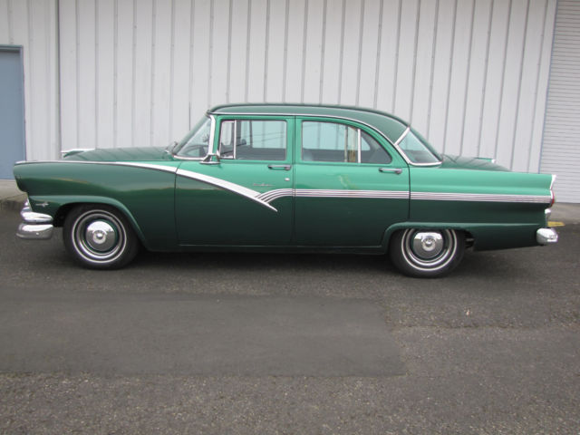 1956 ford fairlane town sedan