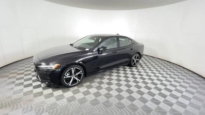 used 2024 volvo s60 core dark theme