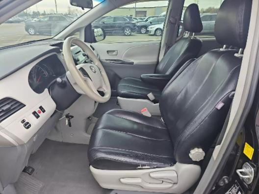 2011 toyota sienna base