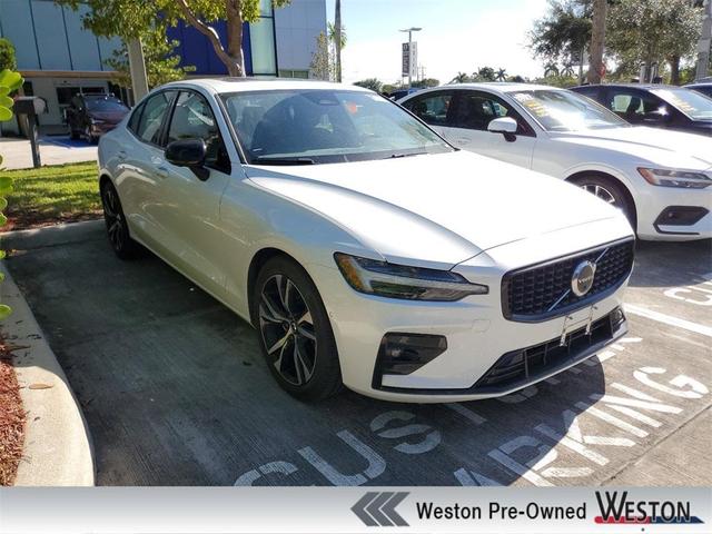 2024 volvo s60 b5 plus dark theme