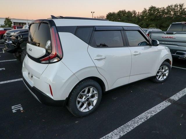 2023 kia soul lx