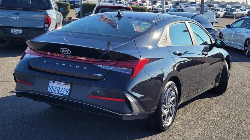 2024 hyundai elantra hybrid blue