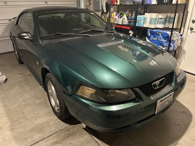 2001 ford mustang base