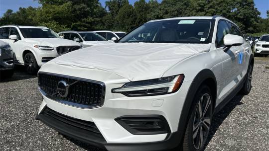 2025 Volvo V60 Cross Country