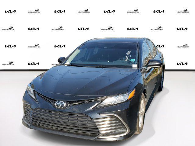 2021 toyota camry le