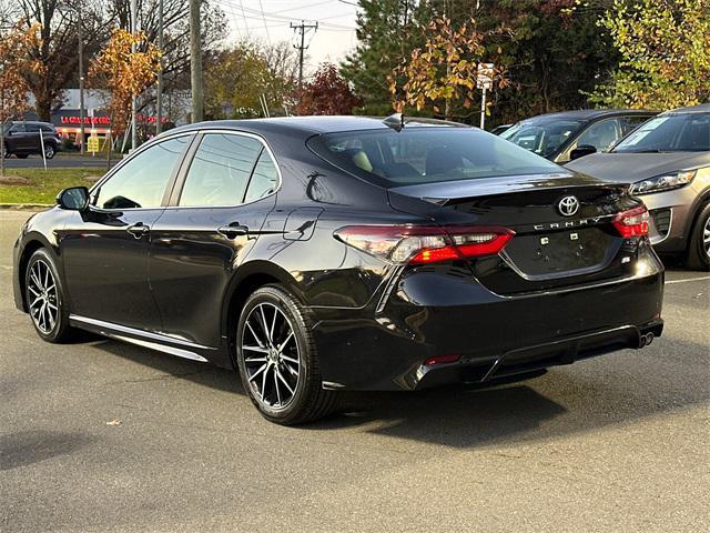 2021 toyota camry se