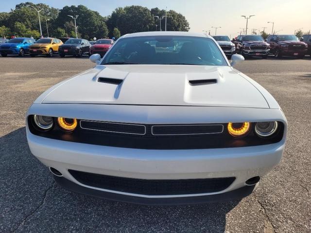 2022 dodge challenger sxt
