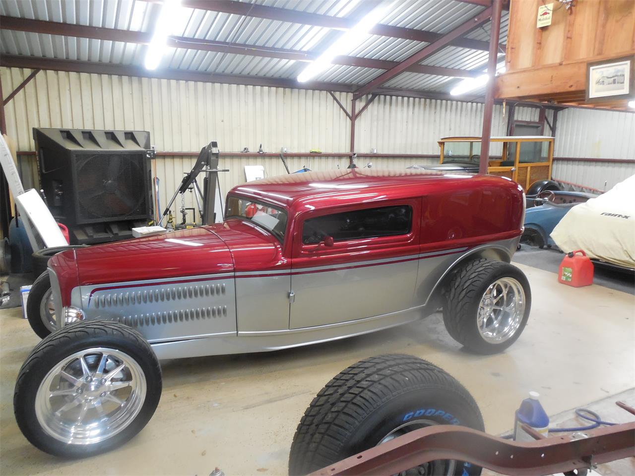 ford ford maroon/silver