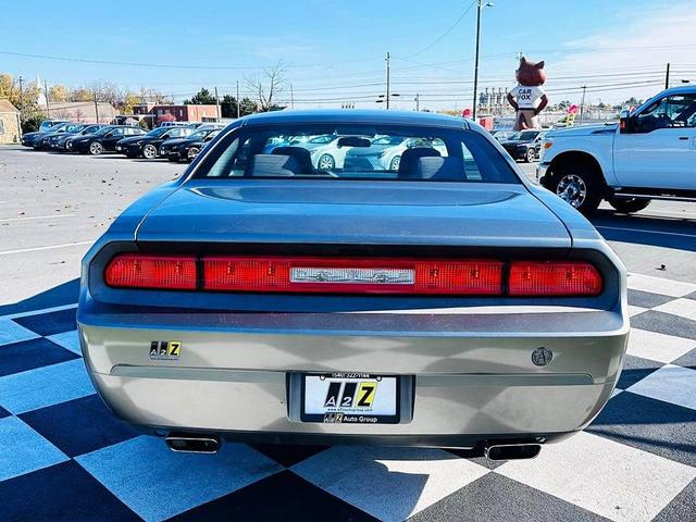 2012 dodge challenger sxt