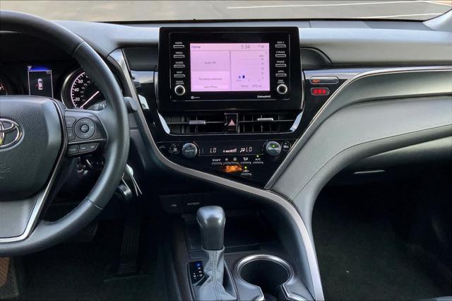 2022 toyota camry se