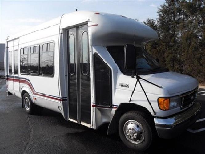 used 2005 ford e-450 wheelchair shuttle bus, 152,986 miles in westbury, ny