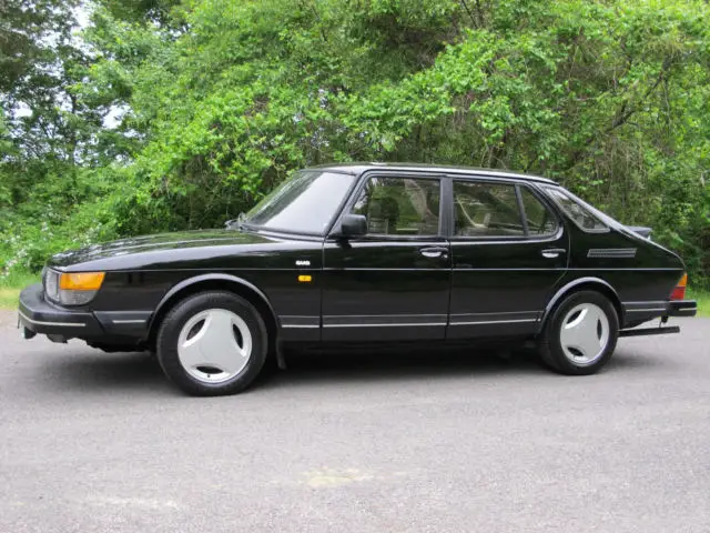 1979 saab 900 ... 75,103 miles 5spd,2.0l 16v airbag,abs