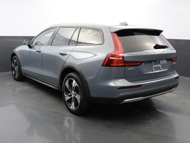 2023 volvo v60 cross country b5 awd plus