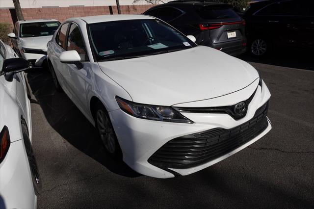 2019 toyota camry le