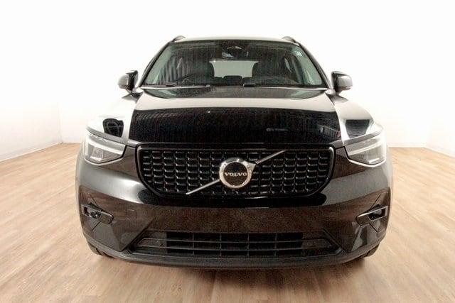 2023 volvo xc40 b5 plus dark theme