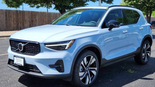 2025 Volvo XC40