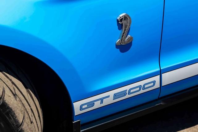 2012 ford shelby gt500 base