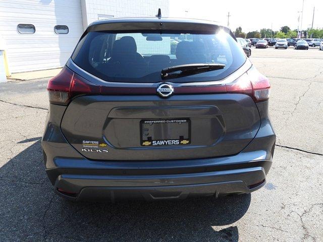 2021 nissan kicks s