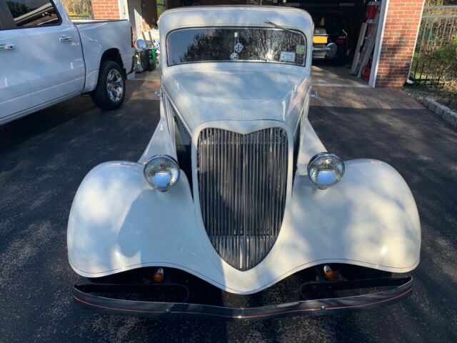 1934 ford 2 door - 3 window coupe - 400 hp chevy engine - excellent condition