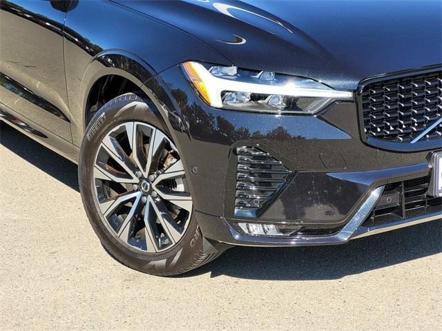 2024 volvo xc60 b5 plus dark theme