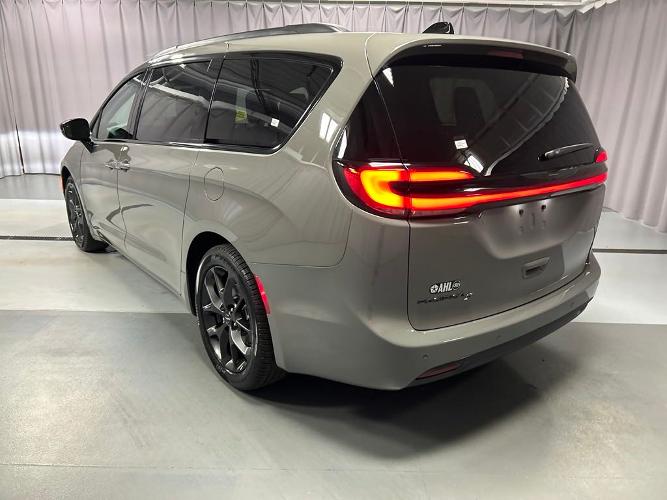 new 2024 chrysler pacifica touring l